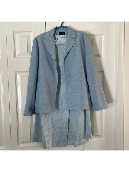 Tosca Dresses & Skirts - Tosca Blazer And Skirt, Size 10 With Matching Belt❤️‍🔥❤️‍🔥